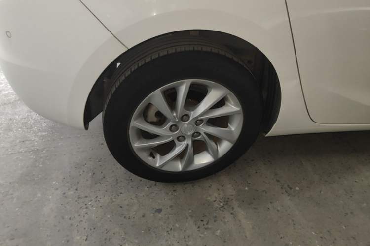 Used Buick Verano 2016 Hatchback 15S Automatic Leading Model Right Rear Wheel Hub