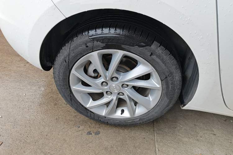 Used Buick Verano 2016 Hatchback 15S Automatic Leading Model Right Rear Wheel Hub