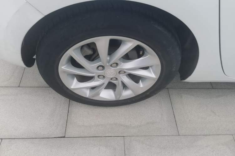 Used Buick Verano 2016 Hatchback 15S Automatic Ambition Model Right Rear Wheel Hub