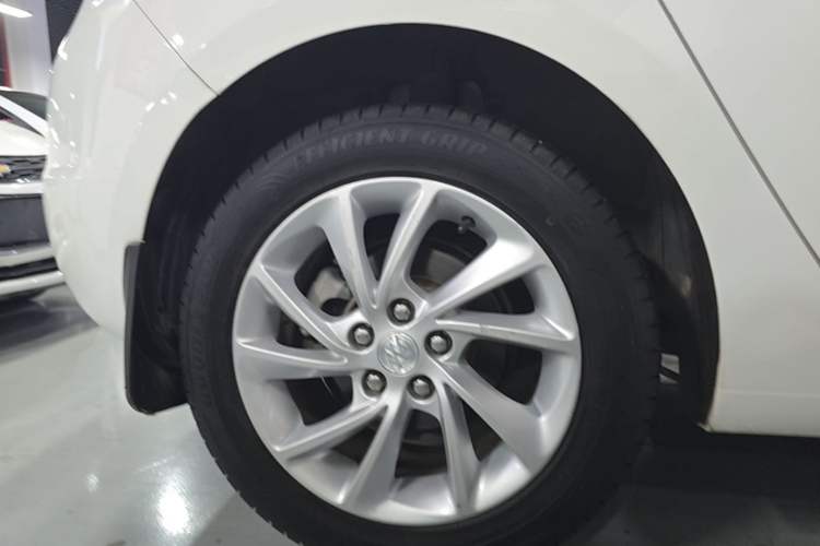Used Buick Verano 2016 Hatchback 15S Automatic Ambition Model Right Rear Wheel Hub