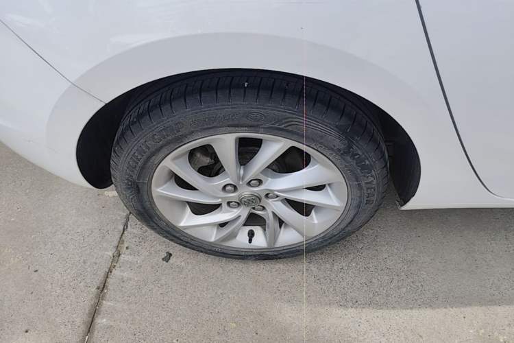 Used Buick Verano 2016 Hatchback 15S Automatic Ambition Model Right Rear Wheel Hub