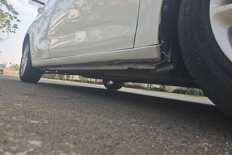 Used Buick Verano 2016 Hatchback 15S Automatic Ambition Model Right Side Sill