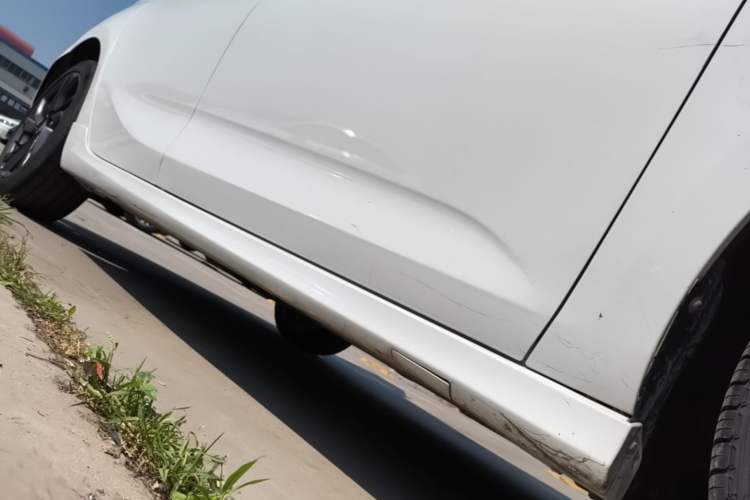 Used Buick Verano 2016 Hatchback GS 20T Dual-Clutch Passionate Sporty Model Right Side Sill