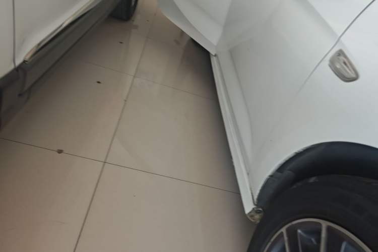 Used Buick Verano 2016 Hatchback GS 20T Dual-Clutch Passionate Sporty Model Right Side Sill