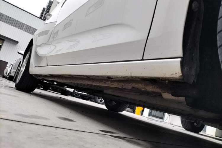 Used Buick Verano 2016 Hatchback 15S Automatic Ambition Model Right Side Sill