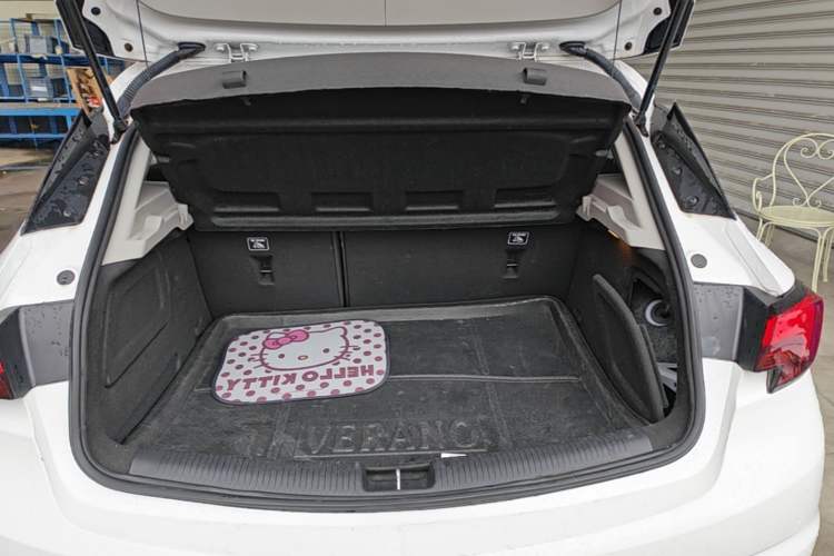 Used Buick Verano 2016 Hatchback 15S Automatic Leading Model Trunk