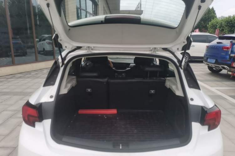 Used Buick Verano 2016 Hatchback 15S Automatic Ambition Model Trunk