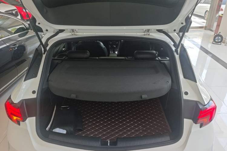 Used Buick Verano 2016 Hatchback GS 20T Dual-Clutch Passionate Sporty Model Trunk