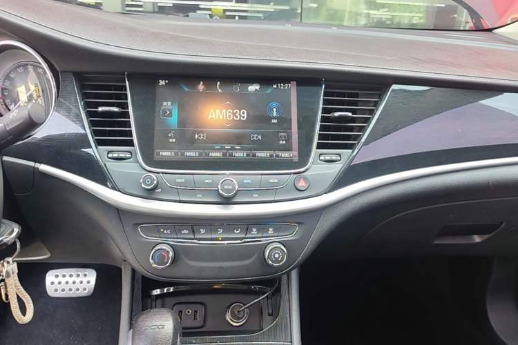 Used Buick Verano 2017 Sedan 20T Dual-Clutch Leading Model Audio And AC Panel