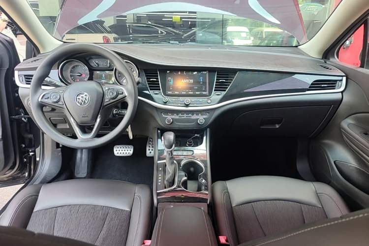 Used Buick Verano 2017 Sedan 20T Dual-Clutch Leading Model Center Console