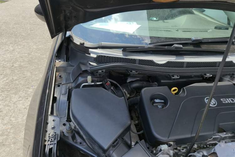 Used Buick Verano 2017 Sedan 15S Automatic Leading Model Engine Bay Right