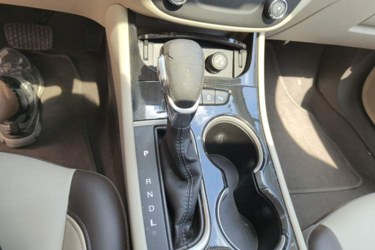 Used Buick Verano 2017 Sedan 15S Automatic Leading Model Gear Lever
