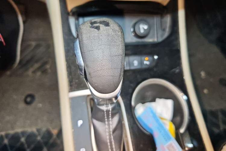Used Buick Verano 2017 Sedan 15S Automatic Leading Model Gear Lever