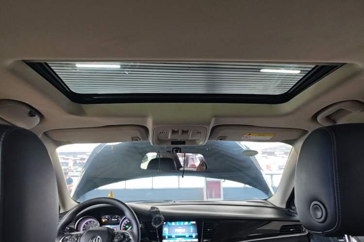 Used Buick Verano 2017 Sedan 20T Dual-Clutch Leading Model Headliner