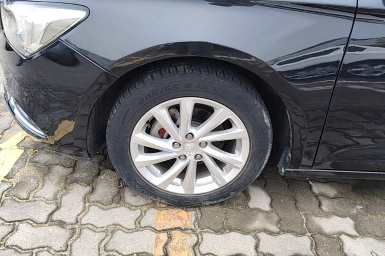 Used Buick Verano 2017 Sedan 15S Automatic Leading Model Left Front Wheel Hub