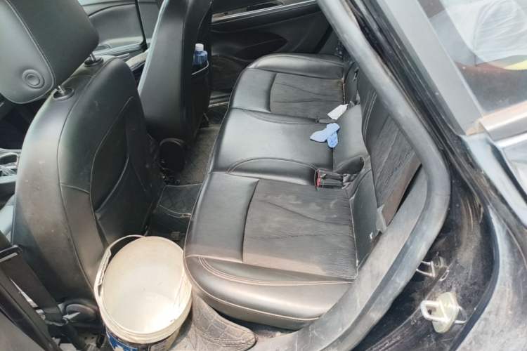 Used Buick Verano 2017 Sedan 20T Dual-Clutch Leading Model Left Rear Seat