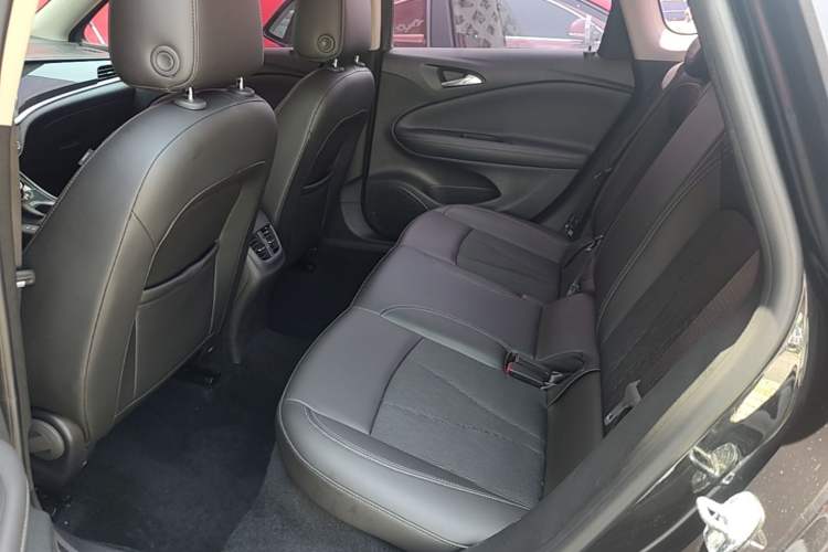 Used Buick Verano 2017 Sedan 20T Dual-Clutch Leading Model Left Rear Seat