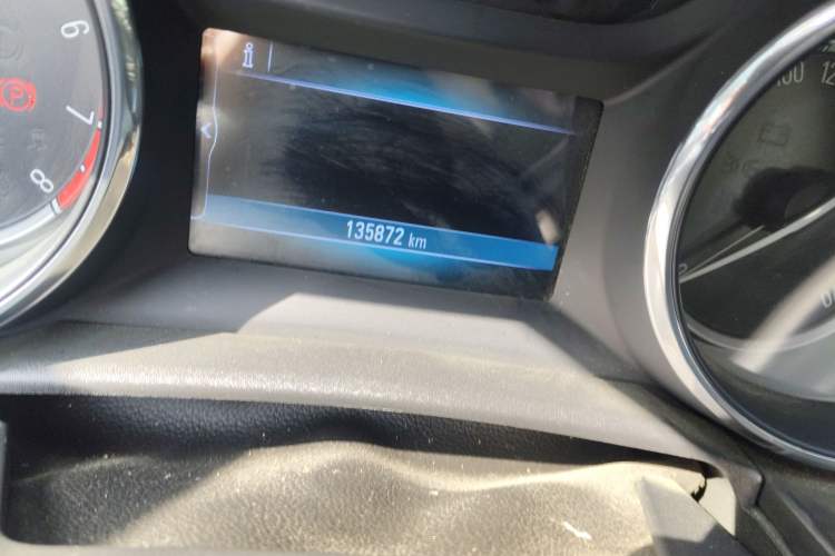 Used Buick Verano 2017 Sedan 20T Dual-Clutch Leading Model Odometer Close Up