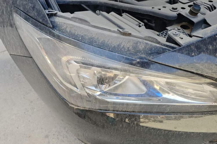 Used Buick Verano 2017 Sedan 15S Automatic Leading Model Right Front Headlight