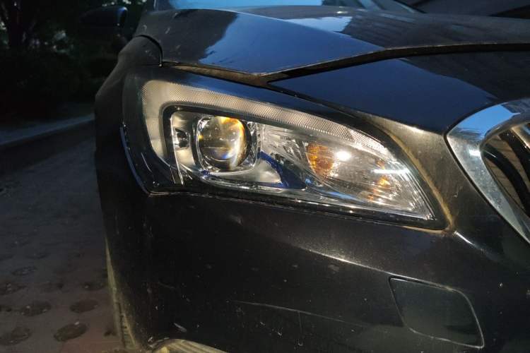 Used Buick Verano 2017 Sedan 15S Automatic Leading Model Right Front Headlight
