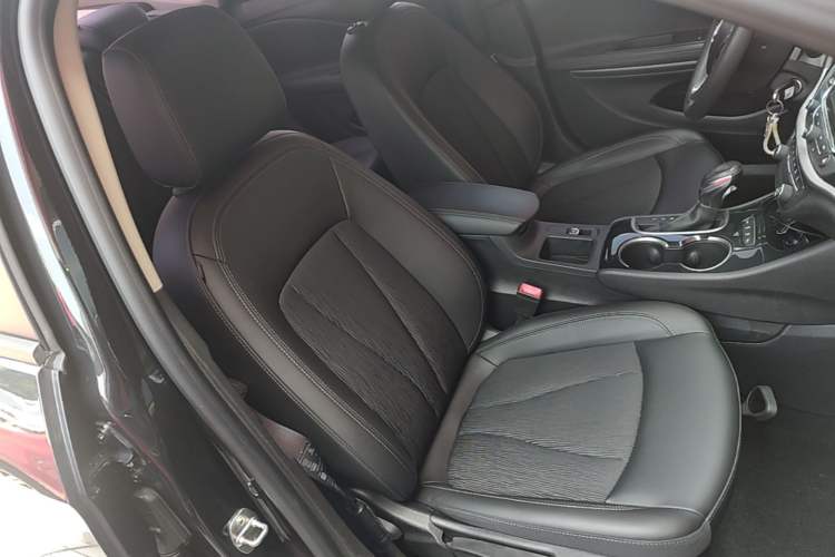 Used Buick Verano 2017 Sedan 20T Dual-Clutch Leading Model Right Front Seat