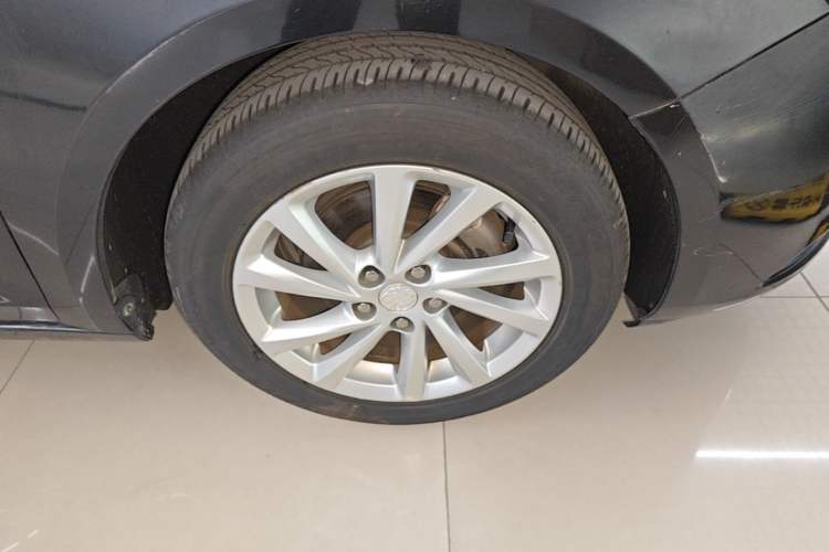 Used Buick Verano 2017 Sedan 15S Automatic Entry Model Right Front Wheel Hub