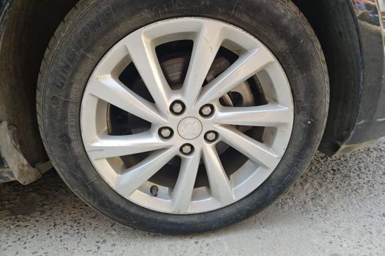 Used Buick Verano 2017 Sedan 15S Automatic Leading Model Right Front Wheel Hub