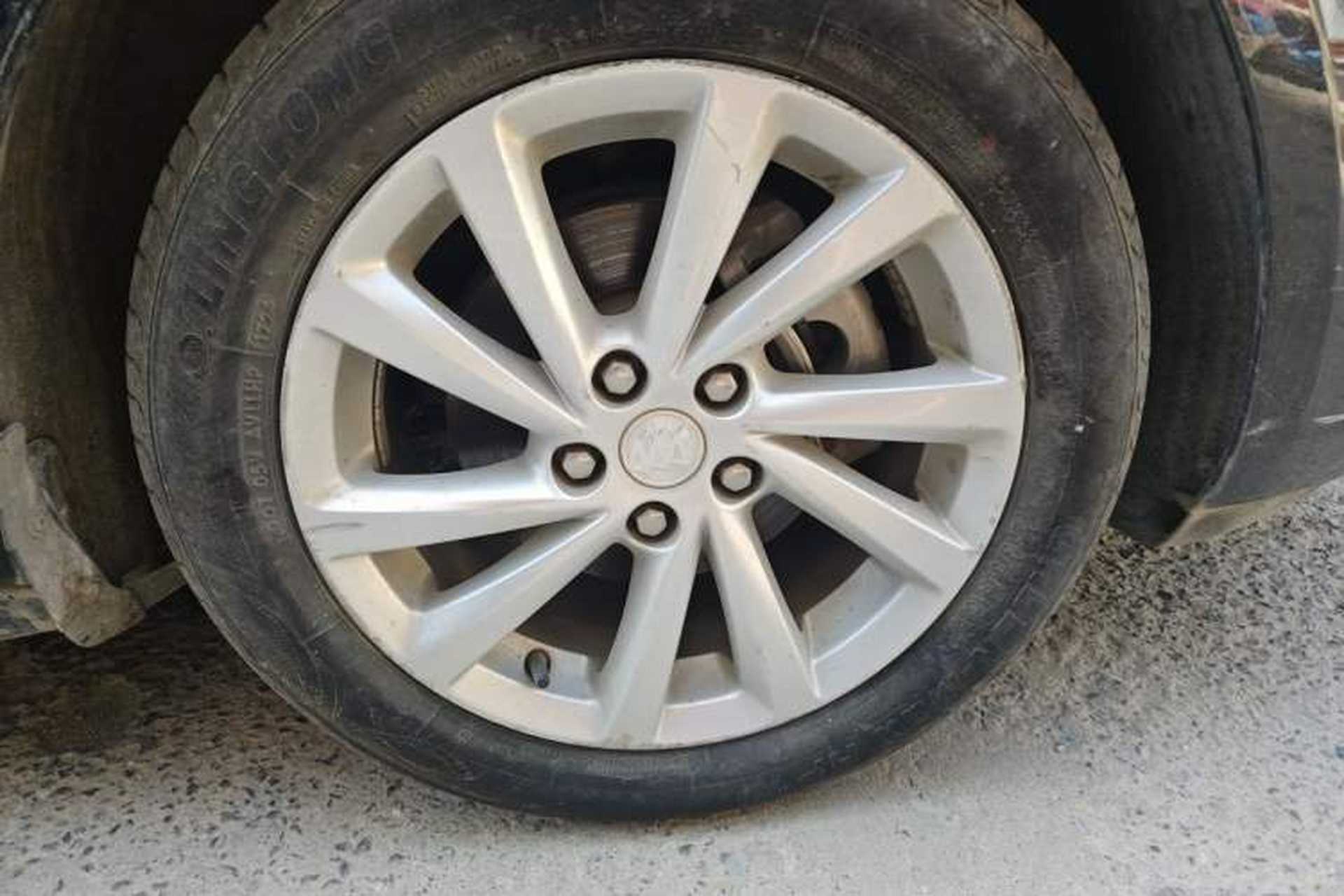 Used Buick Verano 2017 Sedan 15S Automatic Leading Model Right Front Wheel Hub