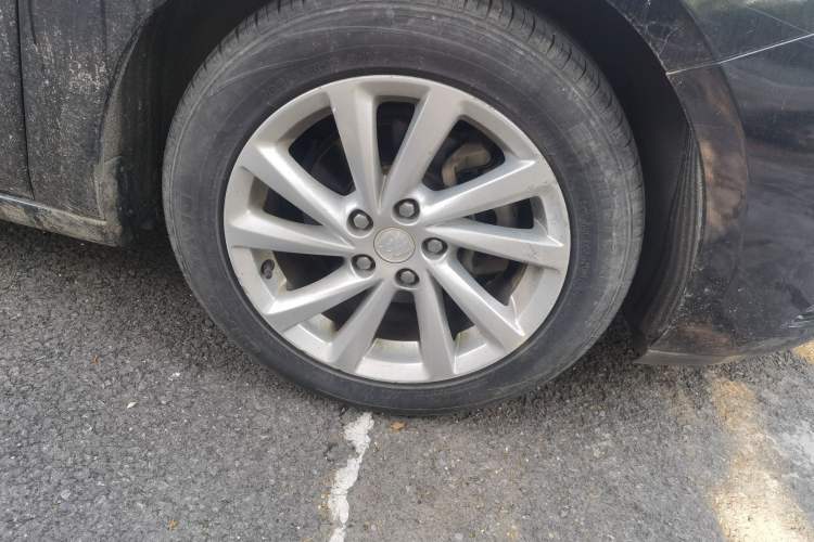 Used Buick Verano 2017 Sedan 15S Automatic Entry Model Right Front Wheel Hub