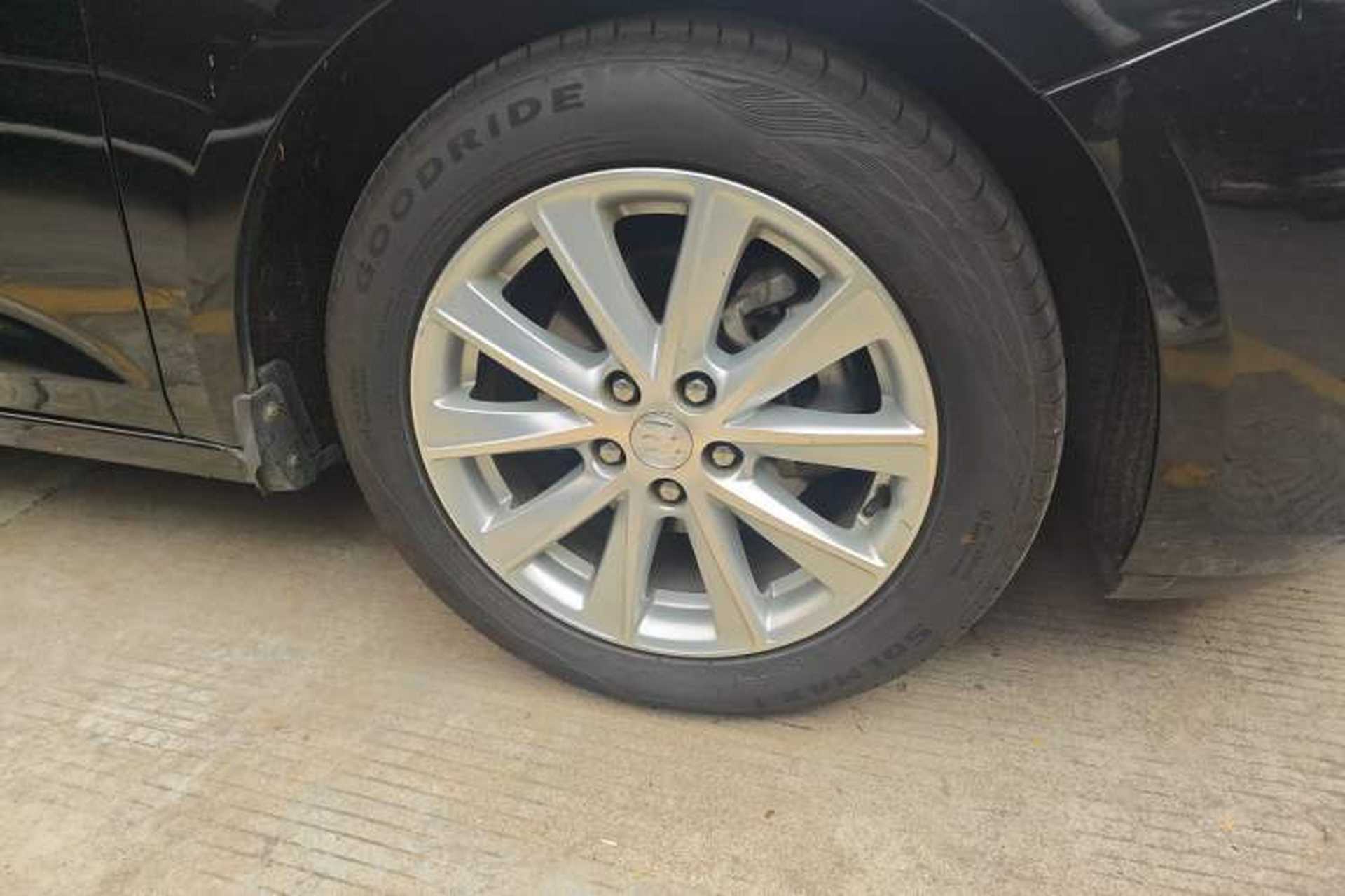Used Buick Verano 2017 Sedan 20T Dual-Clutch Elite Model Right Front Wheel Hub