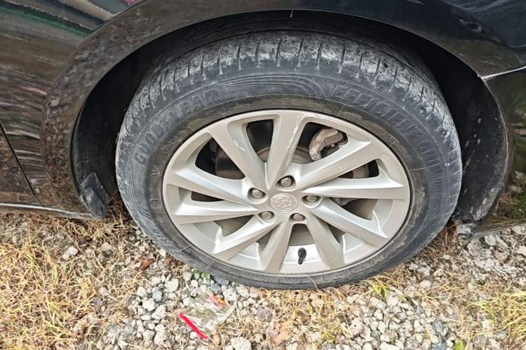Used Buick Verano 2017 Sedan 15S Automatic Leading Model Right Front Wheel Hub