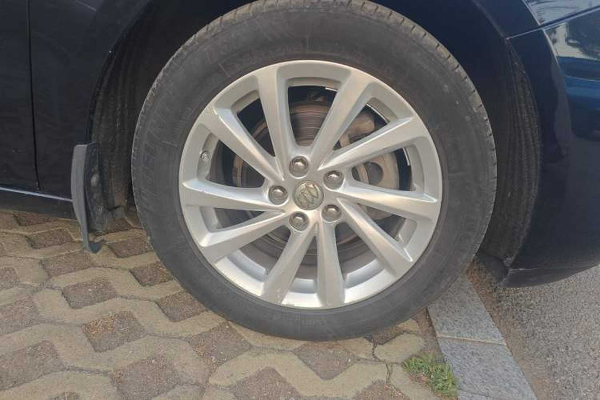Used Buick Verano 2017 Sedan 15S Automatic Leading Model Right Front Wheel Hub