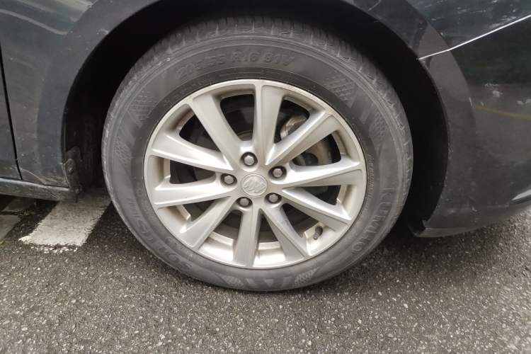 Used Buick Verano 2017 Sedan 20T Dual-Clutch Leading Model Right Front Wheel Hub