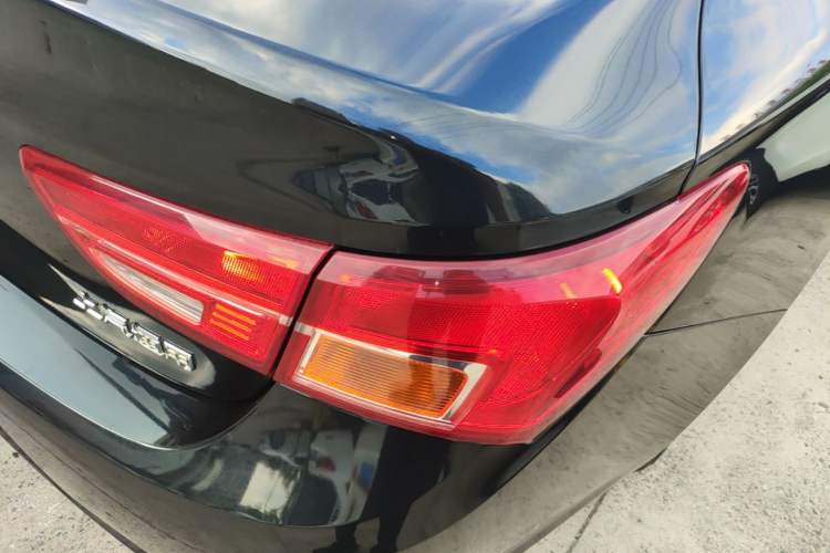 Used Buick Verano 2017 Sedan 15S Automatic Leading Model Right Rear Taillight
