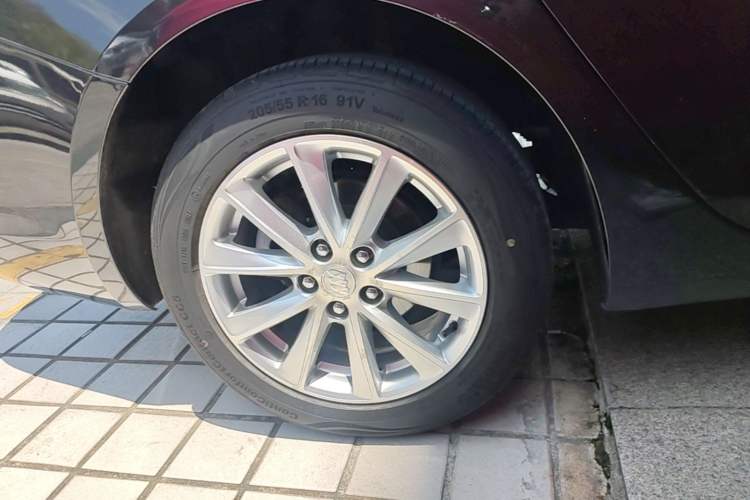 Used Buick Verano 2017 Sedan 20T Dual-Clutch Leading Model Right Rear Wheel Hub