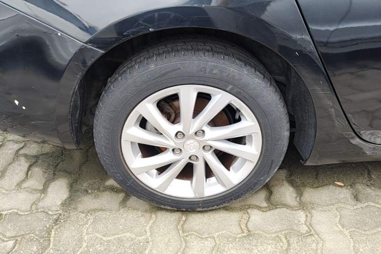 Used Buick Verano 2017 Sedan 15S Automatic Leading Model Right Rear Wheel Hub