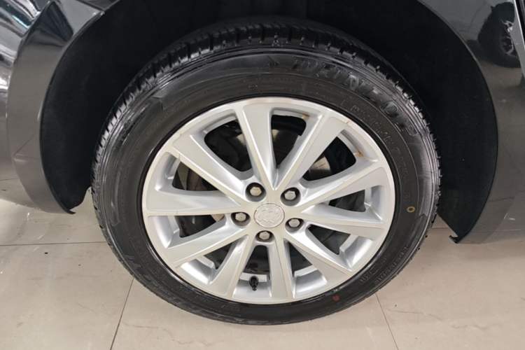 Used Buick Verano 2017 Sedan 20T Dual-Clutch Leading Model Right Rear Wheel Hub