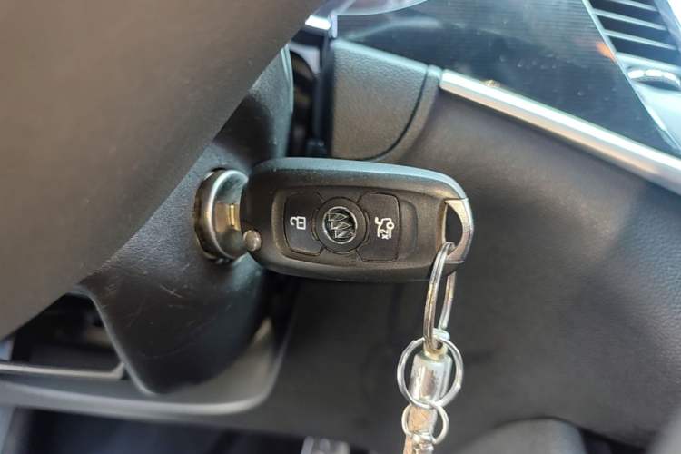 Used Buick Verano 2017 Sedan 20T Dual-Clutch Leading Model Vehicle Key