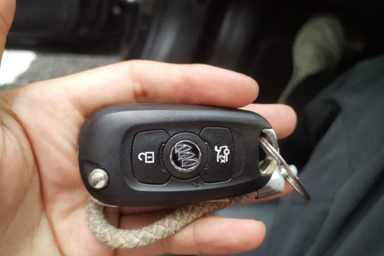 Used Buick Verano 2017 Sedan 20T Dual-Clutch Leading Model Vehicle Key