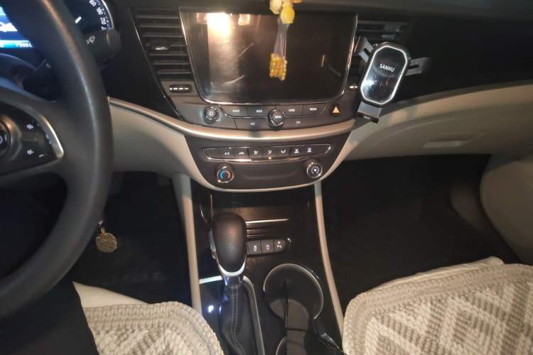 Used Buick Verano 2017 Sedan 15S Automatic Leading Model Audio And AC Panel