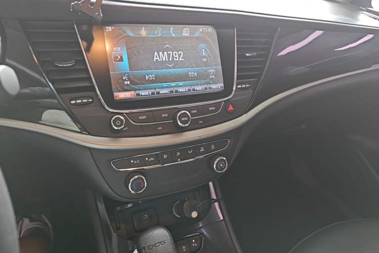 Used Buick Verano 2017 Sedan 20T Dual-Clutch Leading Model Audio And AC Panel