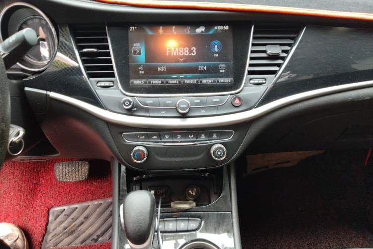 Used Buick Verano 2017 Sedan 20T Dual-Clutch Leading Model Audio And AC Panel