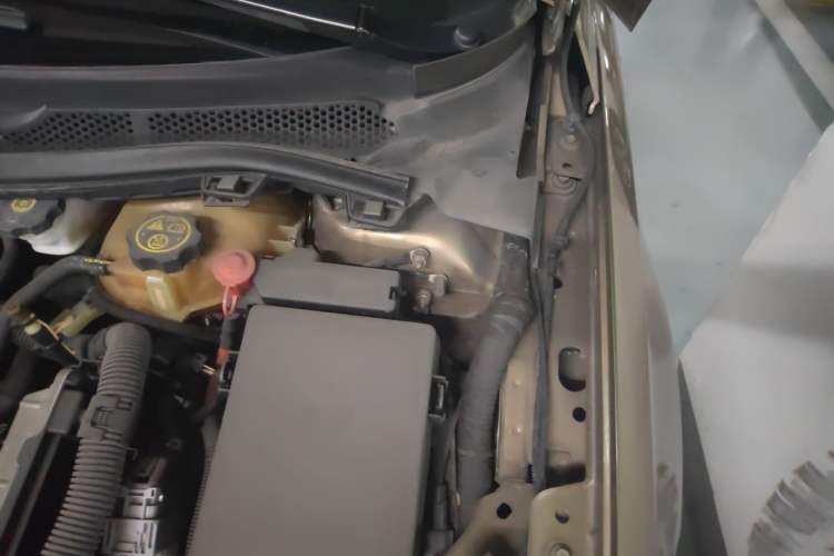 Used Buick Verano 2017 Sedan 15S Automatic Leading Model Engine Bay Left