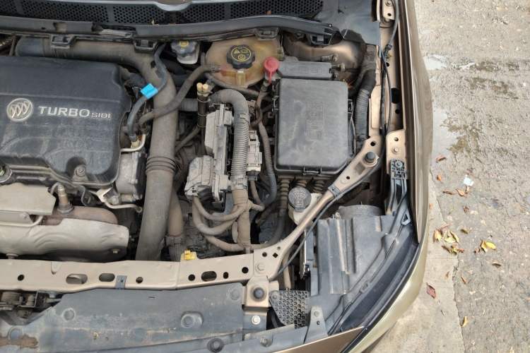 Used Buick Verano 2017 Sedan 20T Dual-Clutch Leading Model Engine Bay Left