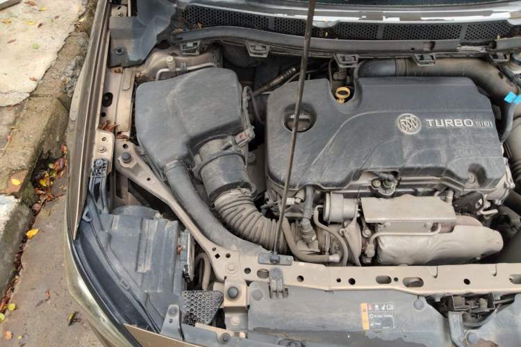 Used Buick Verano 2017 Sedan 20T Dual-Clutch Leading Model Engine Bay Right