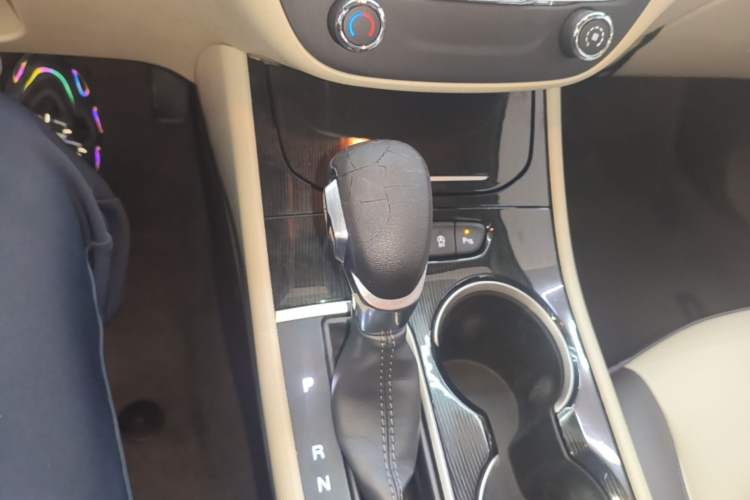 Used Buick Verano 2017 Sedan 15S Automatic Leading Model Gear Lever