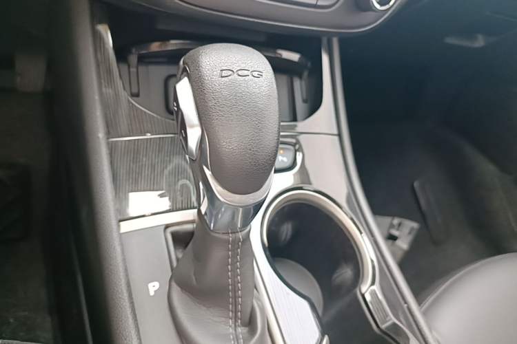 Used Buick Verano 2017 Sedan 20T Dual-Clutch Elite Model Gear Lever