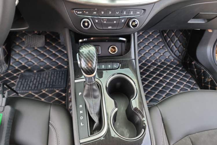 Used Buick Verano 2017 Sedan 20T Dual-Clutch Elite Model Gear Lever