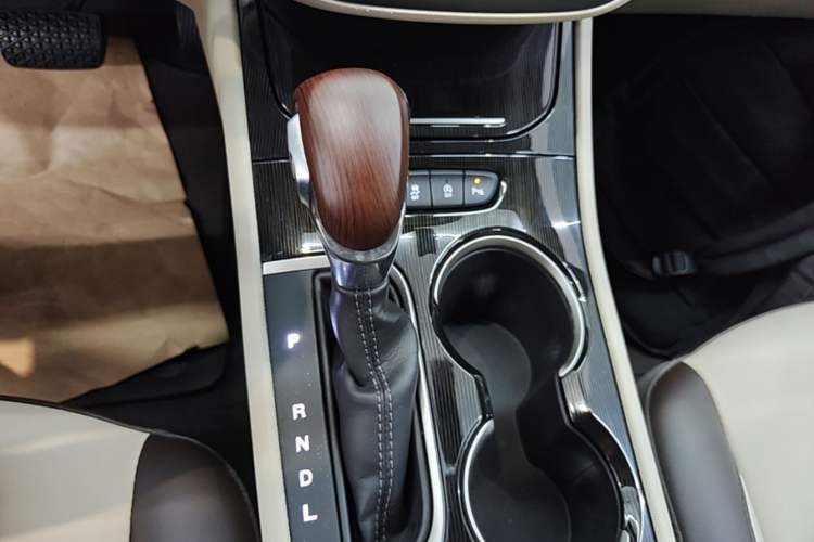 Used Buick Verano 2017 Sedan 15S Automatic Leading Model Gear Lever