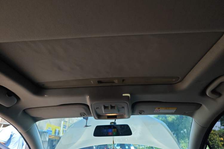 Used Buick Verano 2017 Sedan 20T Dual-Clutch Leading Model Headliner